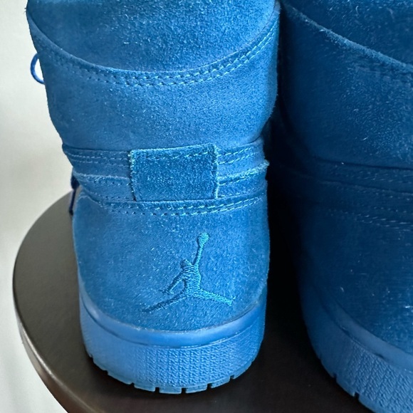 Nike Jordan 1 Retro Blue Suede – Men’s Size 9  Model 332550-404  AUTHENTIC - EUC main image 6